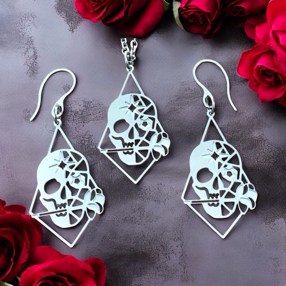š Skull with Rose Laser Etched Necklace and Earrings Set Stainless Steel